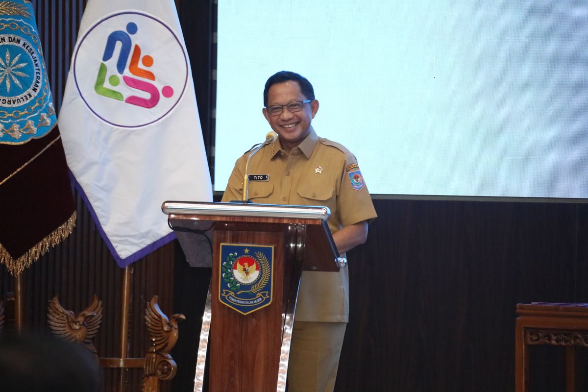 Menteri Dalam Negeri (Mendagri) Muhammad Tito Karnavian saat menghadiri Pelantikan Ketua TP-PKK dan Tim Pembina Pos Pelayanan Terpadu (Posyandu) Provinsi Papua di Gedung Sasana Bhakti Praja (SBP) Kantor Pusat Kementerian Dalam Negeri (Kemendagri), Jakarta, Senin (13/10/2025).