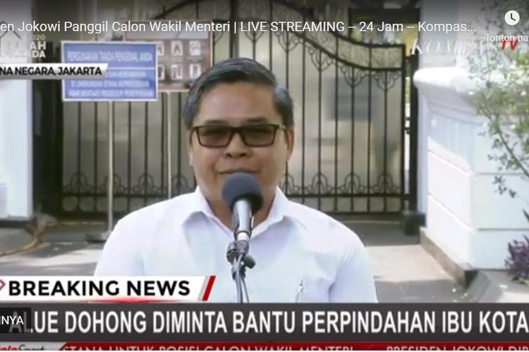 Wakil Menteri Lingkungan Hidup dan Kehutanan Alue Dohong memberikan keterangan pers usai bertemu Presiden Joko Widodo di Istana Kepresidenan, Jakarta, Jumat (25/10/2019).