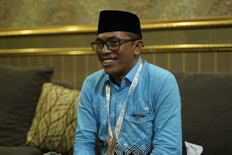 Guru Honorer Asal Malang Sisihkan Uang 11 Tahun di Kaleng Biskuit untuk Berangkat Haji