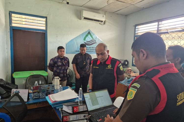 Kejari Bengkulu Utara Geledah Kantor dan Kediaman Pejabat PDAM