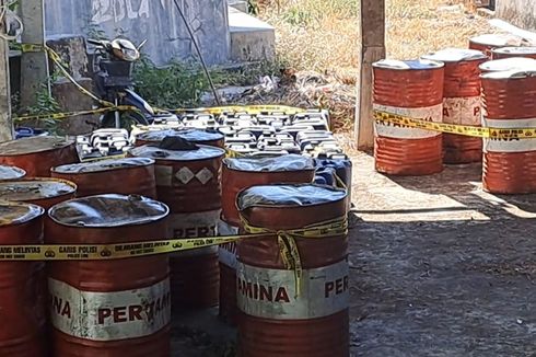 Polisi Amankan 7,9 Ton Limbah B3 yang Disimpan di Perumahan Warga di Kupang