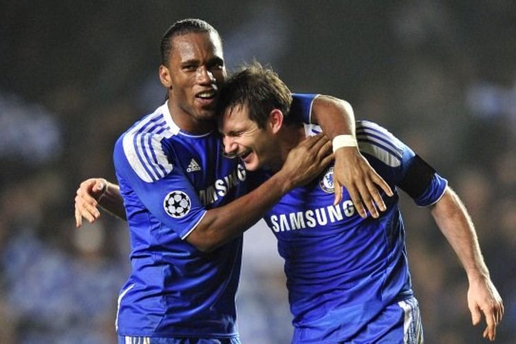Duo Chelsea, Frank Lampard dan Didier Drogba, saat memperkuat The Blues di ajang Liga Champions pada Maret 2012.