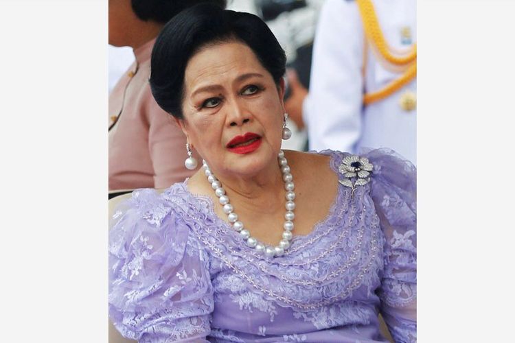 Ratu Sirikit wafat, dikenal sebagai ikon fashion, berikut 5 gaya busana sang Ratu Thailand yang ikonik.