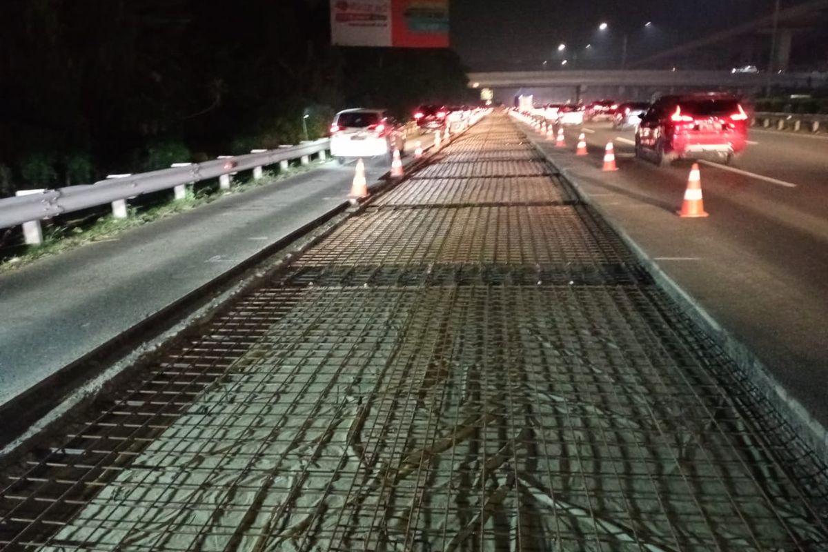 Ruas Jalan Tol Jagorawi sedang dipersiapkan pemeliharaan serta rekonstruksi jalan, Jakarta, Minggu (2/8/2020).