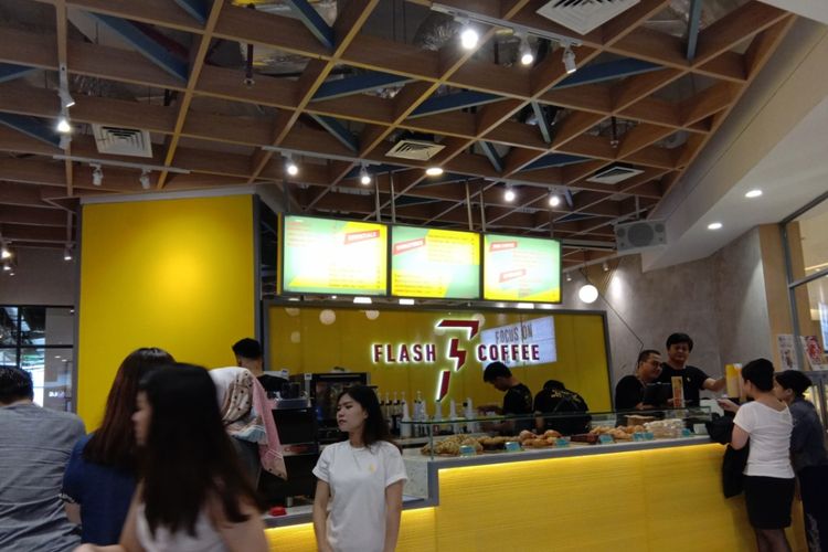 Tampilan kedai kopi Flash Coffee di Pacific Place yang memiliki warna cerah untuk memberikan nuansa kesegaran, Jakarta, Rabu (22/1/2020).