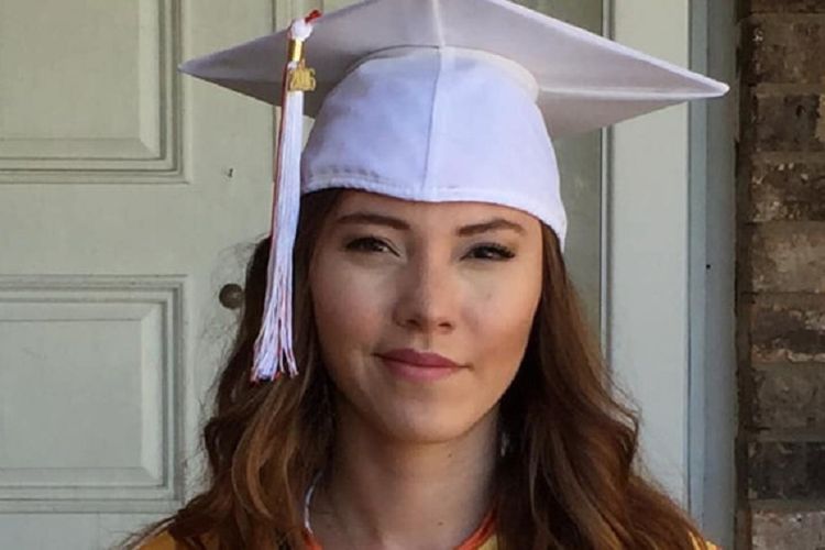 Cayla Campos. Gadis 21 tahun di New Mexico, AS, yang tewas ditembak di kepala pada pekan lalu ketika sedang bermain Pokemon Go bersama pacarnya.