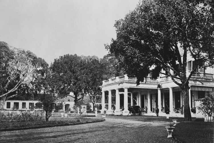 Foto Gedung Grahadi yang diambil tahun1857 - 1874
