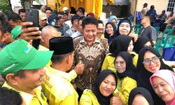 Terima Adhi Bhakti Tani Nelayan Maha Utama, Herman Deru: Demi Kemajuan Pertanian dan Perikanan di Sumsel