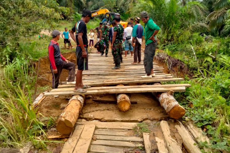 Prihatin Nasib Anak Sekolah di Tapal Batas, Pemda Nunukan dan TNI Gotong Royong Bangun Jembatan Darurat