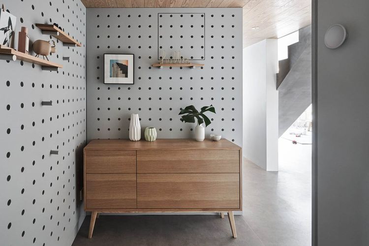 Entryway dengan perforated wall 
