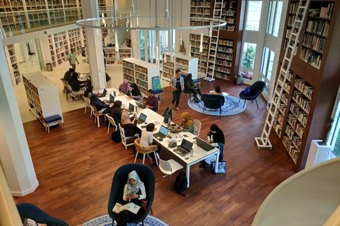 Berkunjung ke Perpustakaan Erasmus Huis yang Instagramable