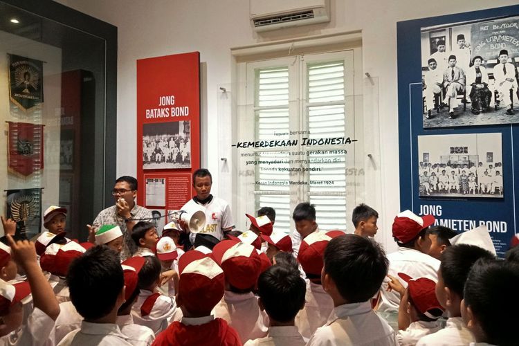 Pengunjung di Museum Sumpah Pemuda, Jakarta Pusat, Rabu (25/10/2023).