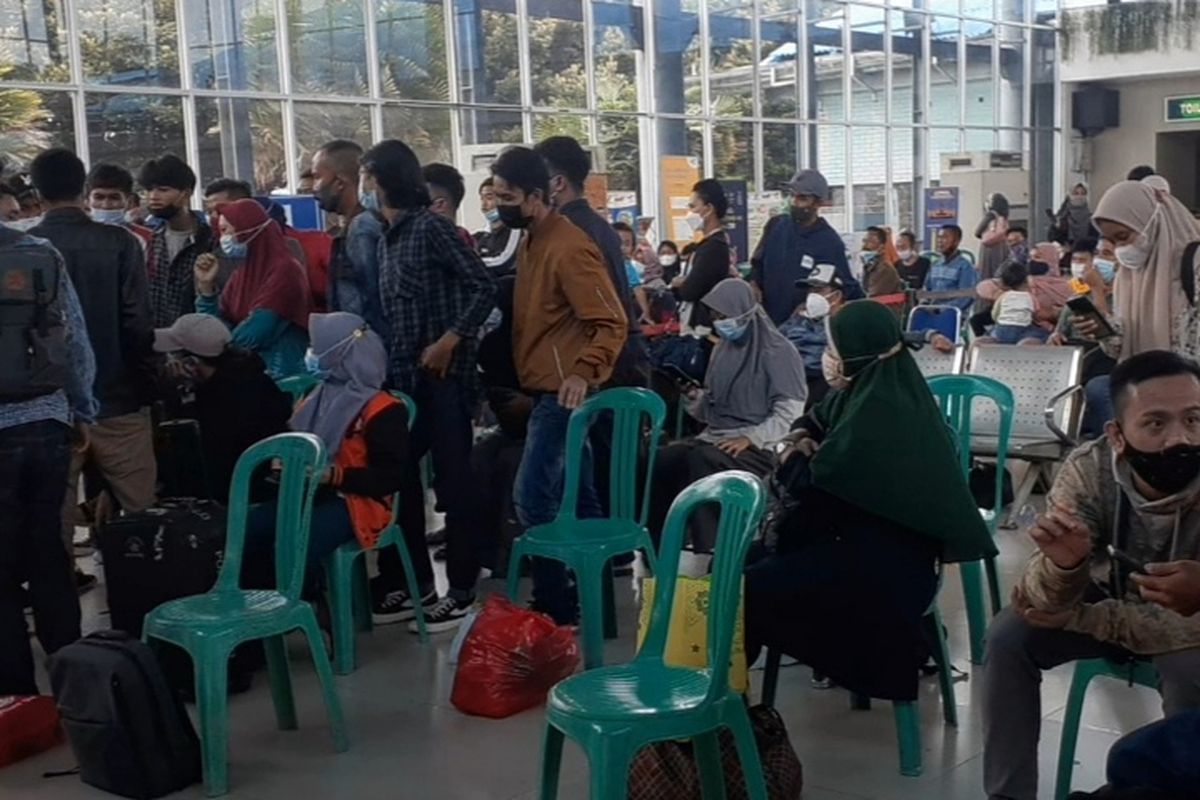 Passengers of homecoming trip for the Eid holiday at the Bakauheni Port. 