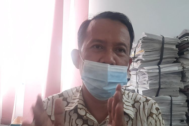 Kepala Seksi Disiplin dan Kesejahteraan Guru dan Tenaga Kependidikan (GTK) Disdik Blora, Yusuf Fitri saat ditemui Kompas.com di Kantornya, Kamis (14/10/2021)