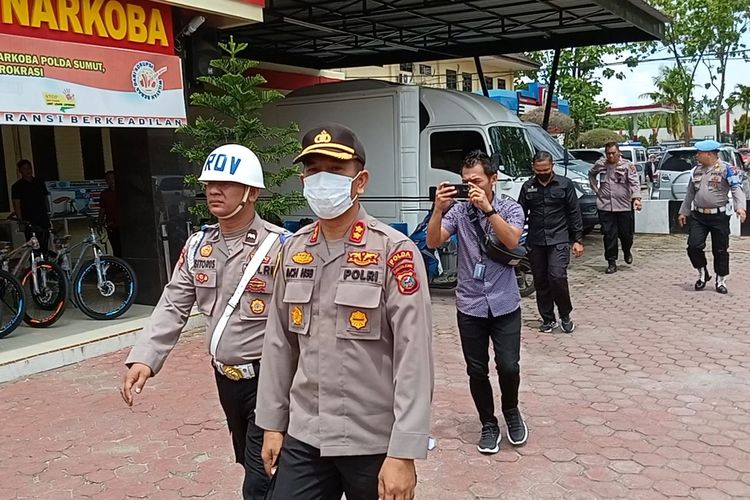 AKBP Achiruddin Hasibuan (bertopi dan bermasker) menjalani sidang kode etik di Gedung Bid Propam Polda Sumut, Selasa (2/5/2023) siang.