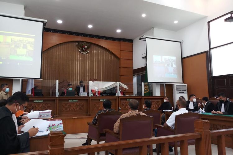 Persidangan perkara dugaan pembunuhan di luar proses hukum (unlawful killing) terhadap empat anggota laskar Front Pembela Islam (FPI), di Pengadilan Negeri Jakarta Selatan, Selasa (16/11/2021).