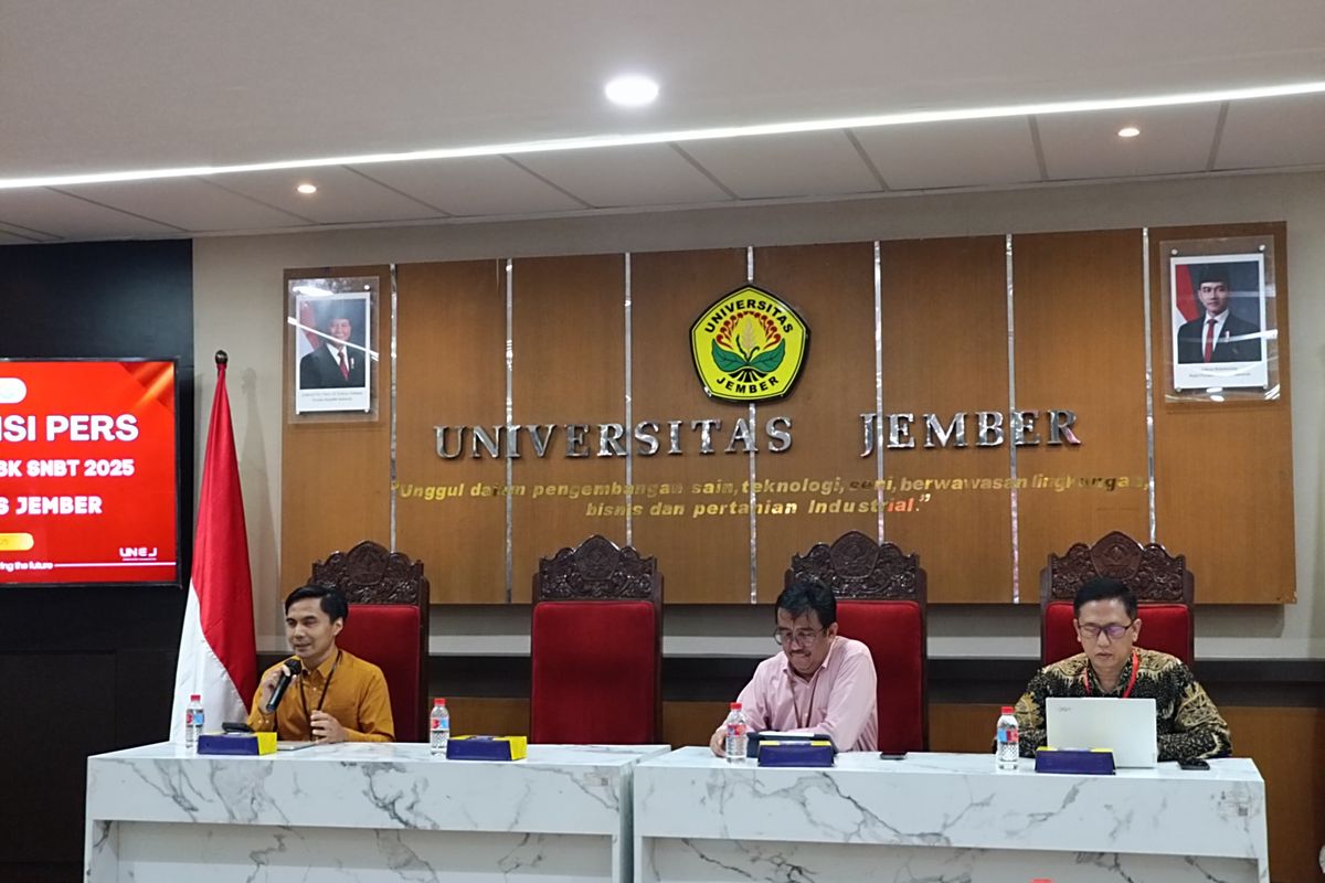 Universitas Jember menggelar konferensi pers terkait oknum pegawai yang bantu kecurangan pelaksanaan UTBK SNBT pada Jumat (2/5/2025)