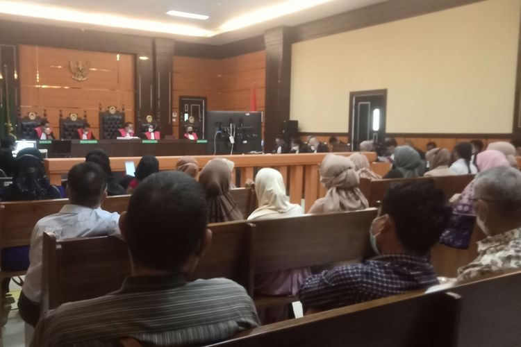 Suasana sidang kasus korupsi lahan Tol Padang-Pekanbaru di PN Padang, Rabu (24/8/2022)