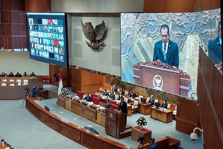 Wakil Ketua Komisi I DPR RI, Abdul Kharis Almasyari hadir di rapat parpurna di Gedung DPR RI, Selasa (20/9/2022), dengan agenda  pengesahan RUU PDP menjadi undang-undang.