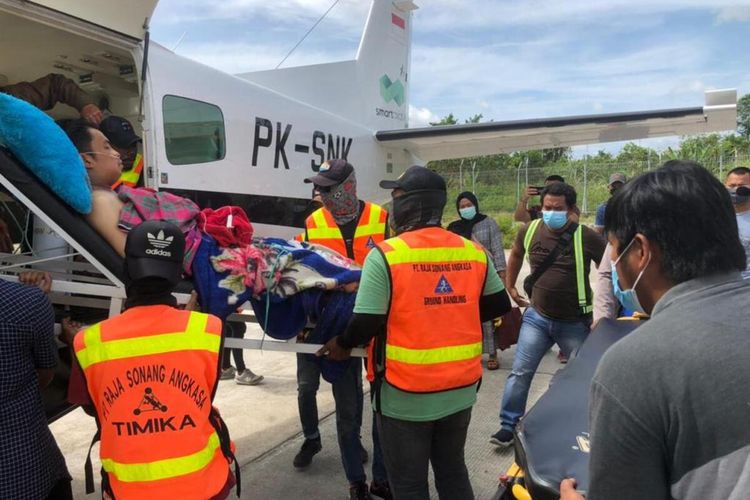 Korbam saat dievakuasi dari Intan Jaya menggunakan pesawat ke Mimika, Selasa (9/2/2021).