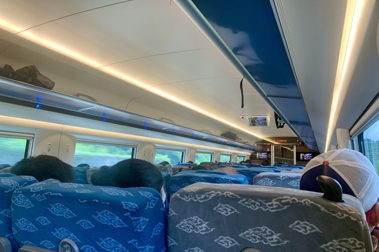 Kereta Cepat Indonesia China (KCIC) menyediakan WiFi gratis di tiga stasiun Whoosh. Fasilitas ini resmi diluncurkan pada Rabu (21/1/2026).