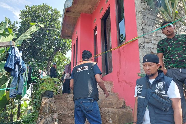 Rumah korban pembunuhan di Desa Jayamekar, Kecamatan Padalarang, Kabupaten Bandung Barat, Minggu (8/5/2022).