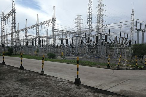 Gardu Listrik Bertegangan 33.000 Watt Terbakar di Pinang Ranti