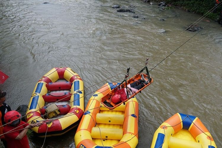 30 jurnalis dari berbagai media massa yang ikut dalam pelatihan tersebut diajarkan dalam melakukan vertical rescue hingga water rescue saat bencana tiba. 