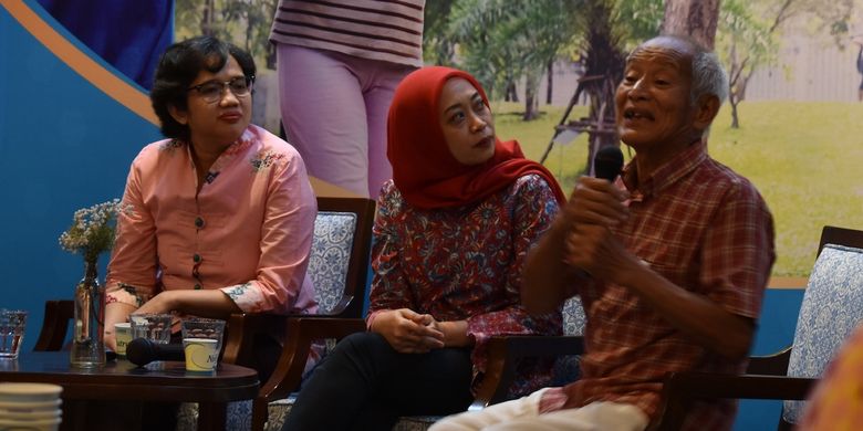 Dari kiri ke kanan: Dr.dr.Purwita Wijaya Laksmi, Sp.PD-KGer, Marketing Manager Nestle Health Science Yulia Megawati, dan fotografer senior Don Hasman.