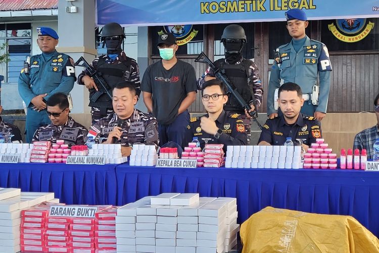 TNI AL Sita 1.832 Item Kosmetik Ilegal dari Malaysia, Disamarkan dalam Sembako