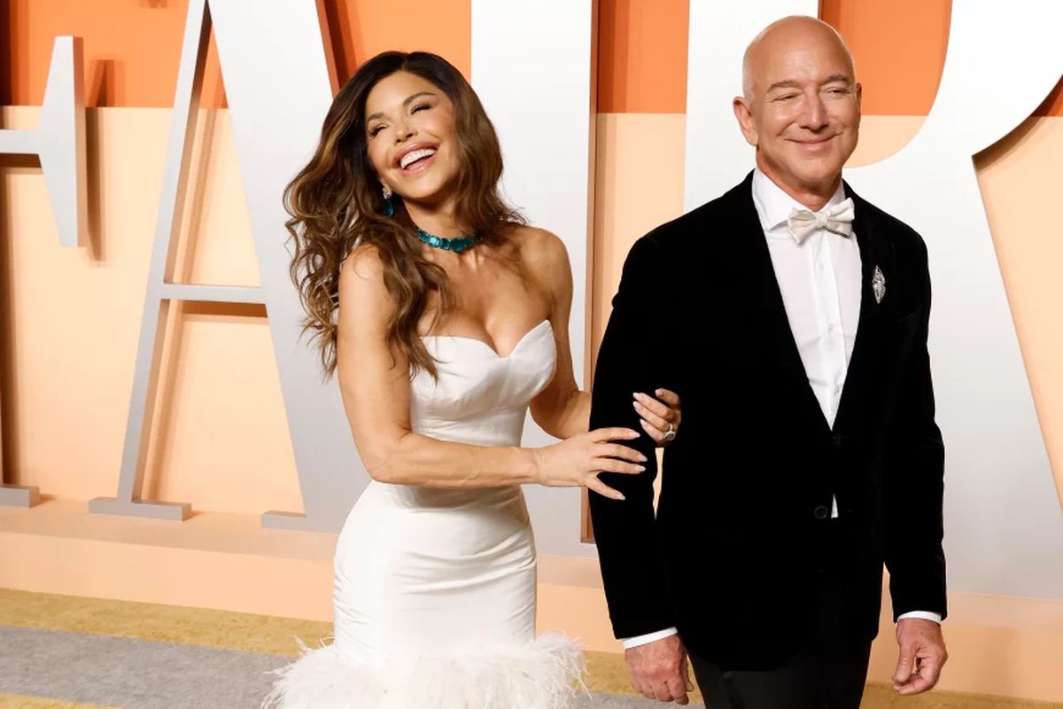 Jeff Bezos dan Lauren Sanchez