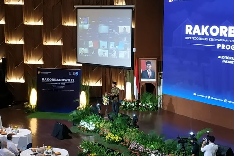 Menteri Koordinator Bidang Pembangunan Manusia dan Kebudayaan (Menko PMK) Muhadjir Effendy dalam Rakorbangwil Program 2024 di Auditorium Kementerian PUPR, Jakarta, Senin (31/10/2022).