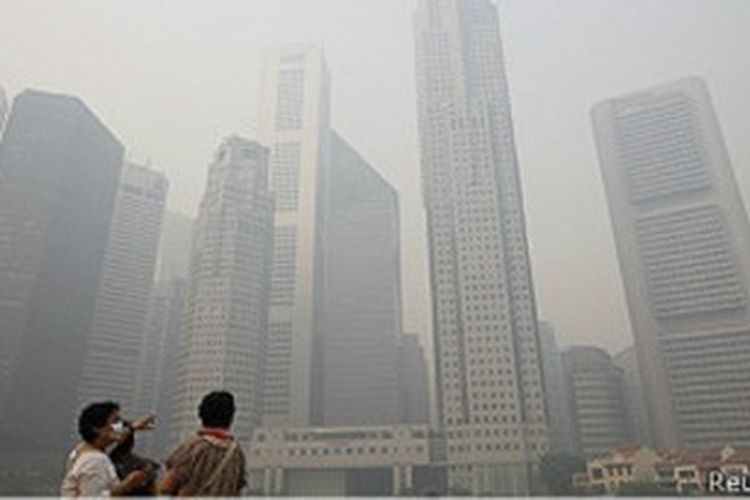 Singapura diselimuti kabut asap hasil pembakaran hutan dan lahan di Sumatra