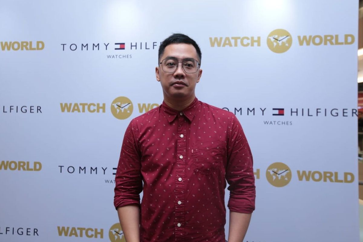 Artis peran Dennis Adishwara saat ditemui dalam acara Launching New Collection Fall Winter Tommy Hilfiger Watches by Watch World di Senayan City, Jakarta Pusat, Kamis (23/1/2019). 