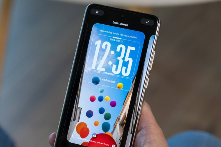 Ilustrasi fitur Flip Cards di OriginOS 6.