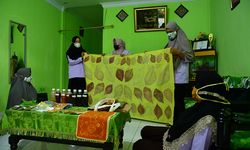 BRGM Dampingi Komunitas Lokal Perempuan Kelola Mangrove Jadi Bahan Pewarna Alami Kain