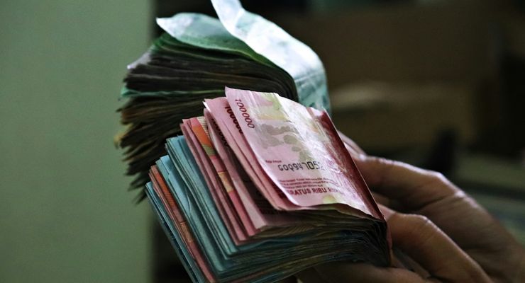 Rupiah  Menguat, Efek Pilkada?