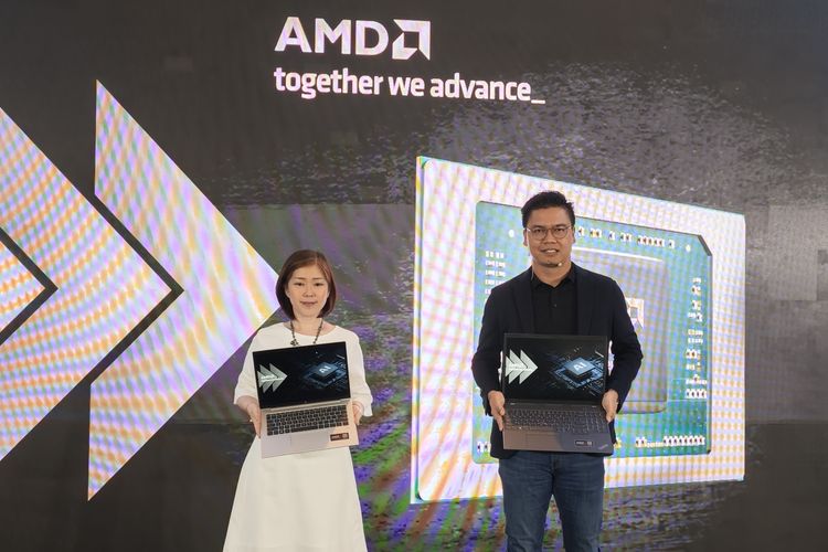 Commercial Lead AMD Indonesia Brando Lubis (kanan) dan Business Development Manager AMD Indonesia Armawati Cen saat memperkenalkan lini prosesor AMD Ryzen 8040, Ryzen Pro 8040, dan Ryzen Pro 8000 di Jakarta, Selasa (11/6/2024). 