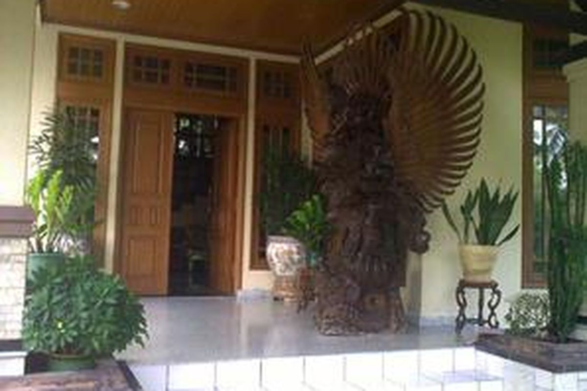 Beranda rumah Wiranto di Jalan Palem Kartika No. 21 Bambu Apus Jakarta Timur.