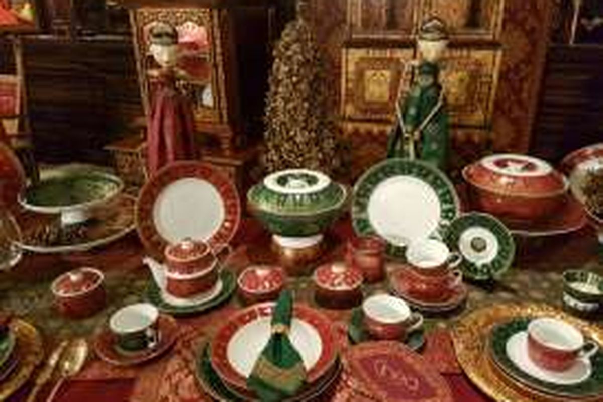 Koleksi table ware yang didesain oleh Ghea Panggabean, dengan motif jumputan palembang.