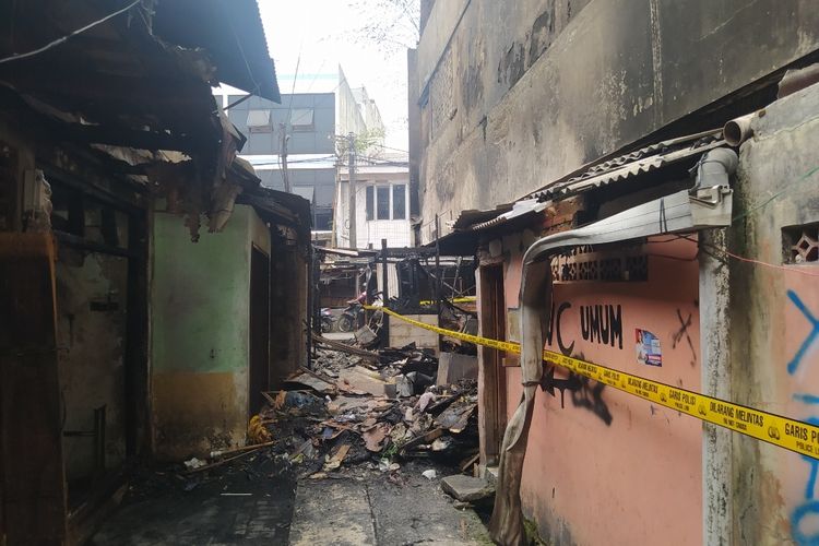 Kondisi bangunan di Kawasan Kuliner Pasar Lama Tangerang, Banten, terbakar hebat pada Sabtu (23/9/2023) malam. Foto diambil pada Minggu (24/9/2023).