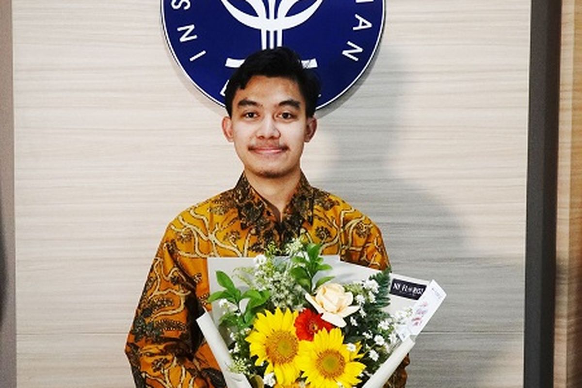 R Imam Nuryaman, Mahasiswa IPB University dari Departemen Sains Komunikasi dan Pengembangan Masyarakat berhasil terpilih menjadi Juara 2 Mahasiswa Berprestasi tingkat Nasional kategori Sarjana.