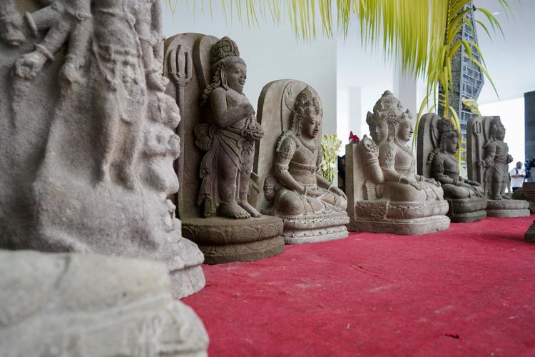 Sejumlah artefak koleksi Museum Joyoboyo, Kabupaten Kediri, Jawa Timur, 2025.