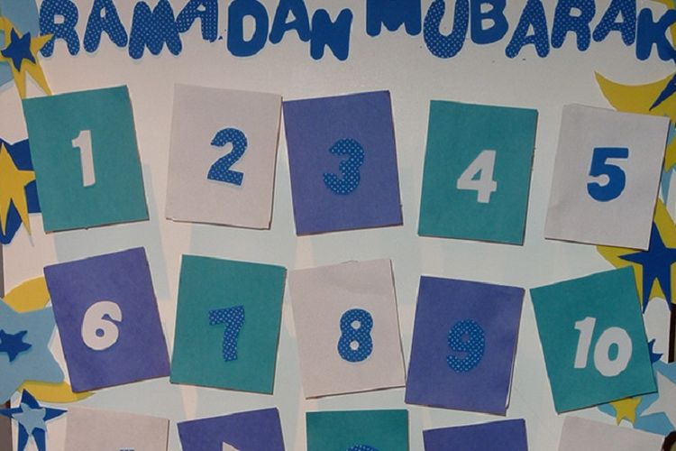 Dekorasi kalender kreasi sendiri di rumah selama bulan Ramadhan.