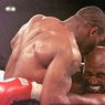 Mike Tyson: Kamu Bisa Bayangkan kalau Saya dan Holyfield Masuk Ring Bersama?