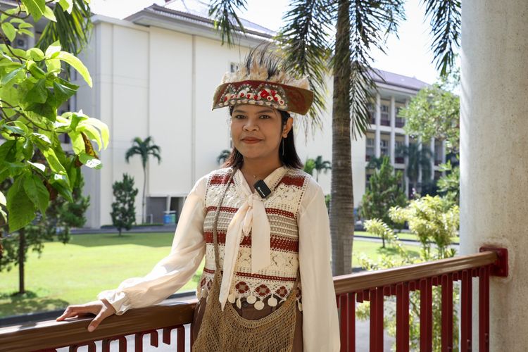 Maria Elisabeth Ponda, siswa dari Merauke, Papua bisa kuliah gratis berkat beasiswa 100 persen.  Ia mahasiswa baru Jurusan Kedokteran UGM.