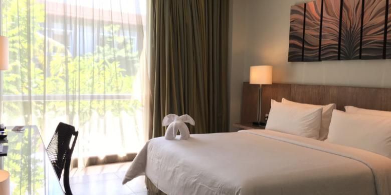 Deluxe Room di Hilton Garden Inn Bali. Hotel ini punya 291 kamar yang terbagi menjadi empat tipe: Deluxe Room, One Bedroom Suite, Family Room, dan Presidential Suite.