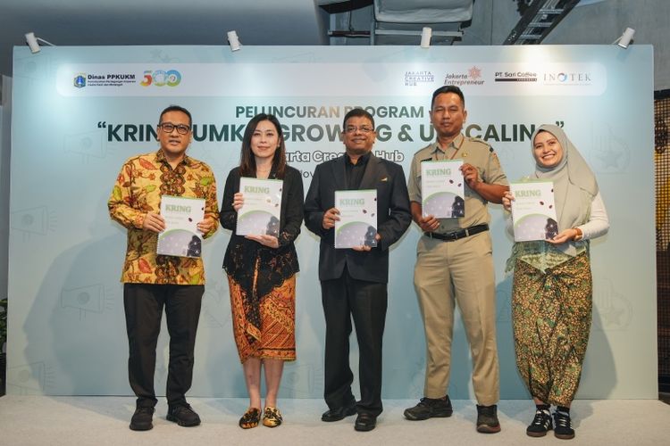 Pemprov DKI Jakarta bekerja sama dengan Inotek dan Starbucks Indonesia meluncurkan Program Kelas UMKM: Growing and Upscaling (KRING) di Jakarta Creative Hub, Senin (24/11/2025).