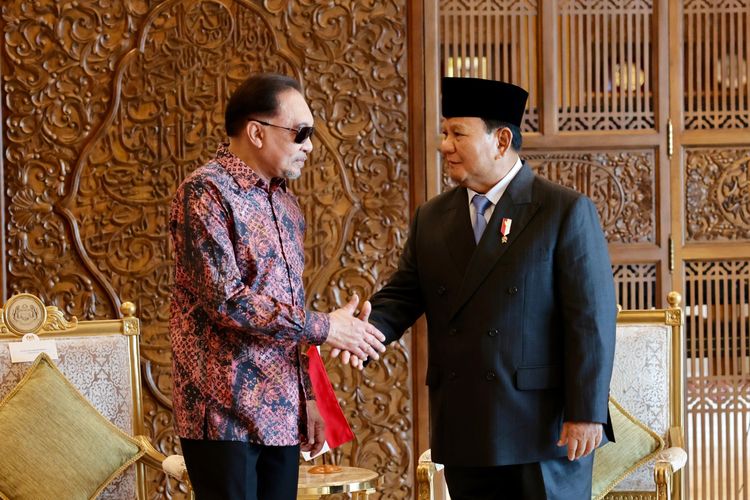 Menteri Pertahanan RI Prabowo Subianto melakukan kunjungan kehormatan kepada Perdana Menteri (PM) Malaysia YM Dato’ Seri Anwar Ibrahim di Kantor PM Malaysia, Gedung Perdana Putra, Putrajaya, Kamis (4/4/2024) waktu setempat.