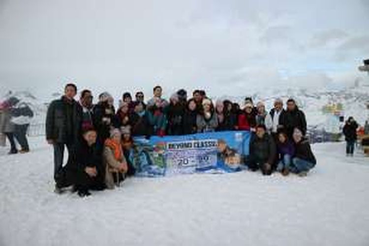 Rombongan GO365 Networking Trip bertema Beyond Classic berfoto bersama di Gornergrat, Zermatt, Swiss, Kamis (24/11/2016).